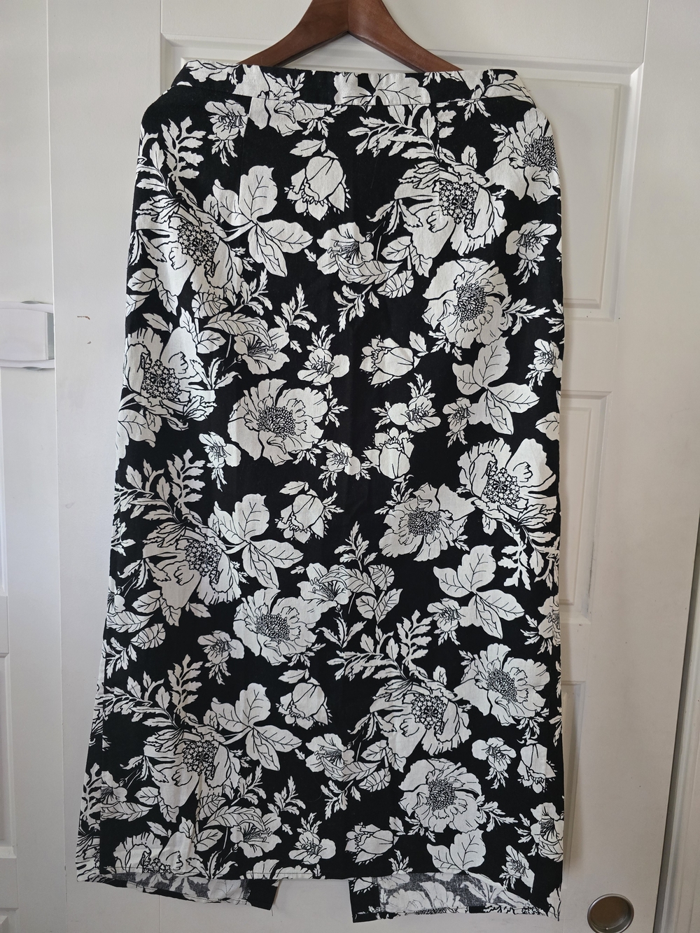 Old Navy Black and White Floral Maxi Skirt